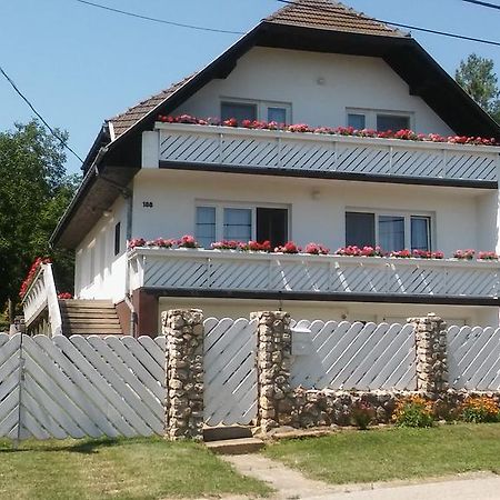 Betti Vendeghaz Apartment Alsópáhok Bagian luar foto